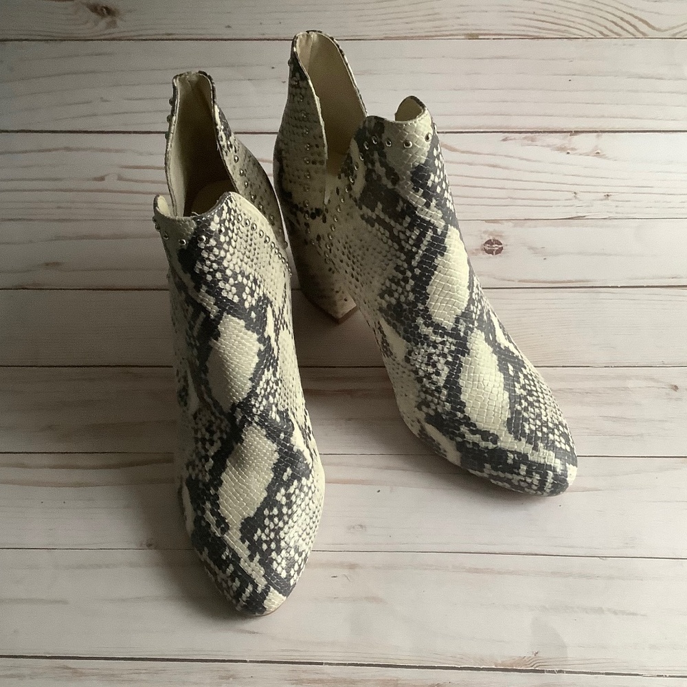 Steve Madden| Rockstar Snakeskin Embossed Studded Block Heel Ankle Boots Sz 8.5